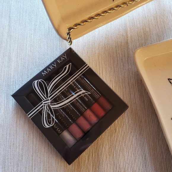 Mary Kay 6 Piece Deluxe Lip Gloss Sample Gift Pack - Picture 1 of 1